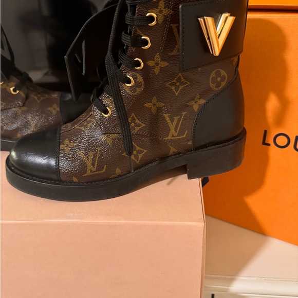 Louis Vuitton Monogram Wonderland Twist Flat Ranger Combat Boots - Picture 6 of 14